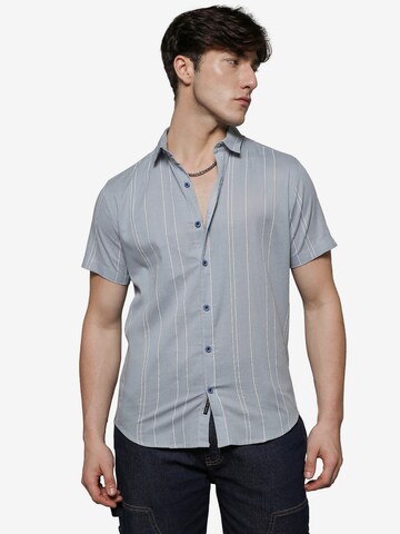 Campus Sutra Regular fit Button Up Shirt ' Kaiden ' in Blue: front