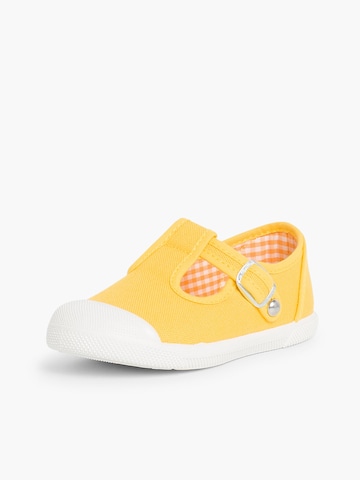 Pisamonas First-Step Shoes in Yellow: front