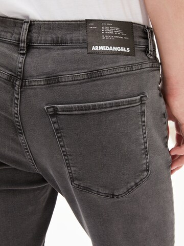 ARMEDANGELS Slimfit Jeans 'Iaan' in Grijs