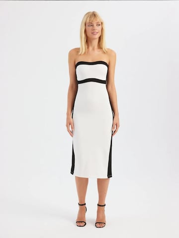 Hiccup - Vestido em branco: frente