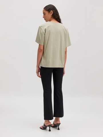 EDITED Футболка 'Rena' в Серый