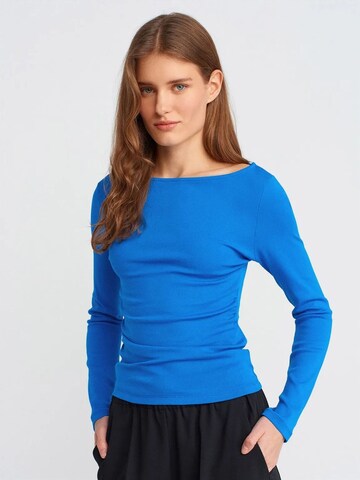 Dilvin Blouse in Blue: front