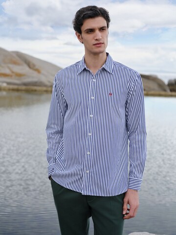 Coupe regular Chemise Next en blanc : devant