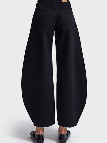IT'S BASIC - Tapered Vaquero 'MEGA BALLOON MID RISE JEANS JET BLACK' en negro