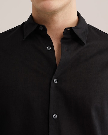 WE Fashion Regular Fit Paita värissä musta