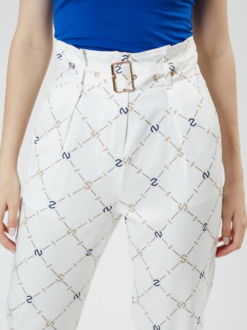 Influencer - Tapered Pantalón en blanco