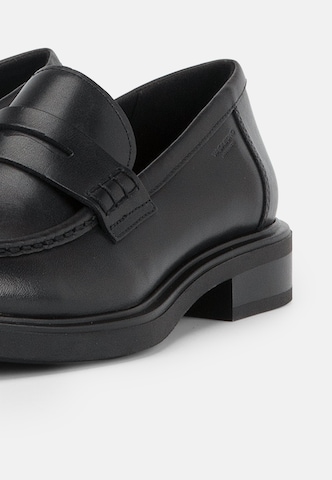 VAGABOND SHOEMAKERS Classic Flats 'FREYA' in Black