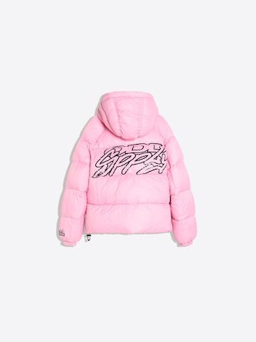 Bershka Kurtka zimowa w kolorze różowy