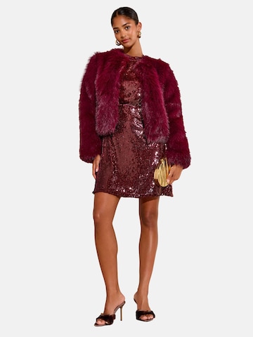 Friends Like These Jacke in Rot: Vorderseite