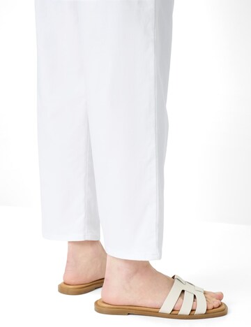 BRAX Regular Hose 'Maine' in Weiß