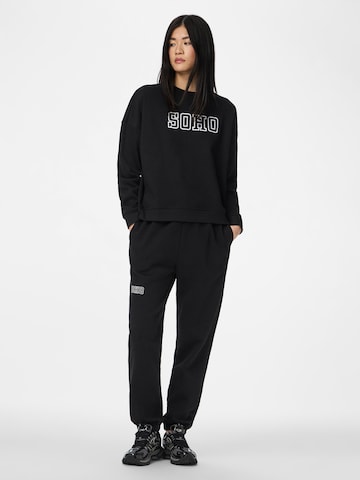 PIECES Zúžený strih Nohavice 'PCRISSO' - Čierna