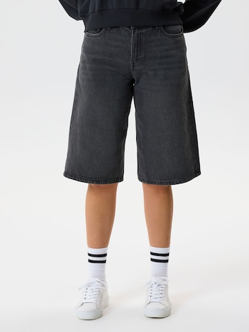 Loosefit Jeans di TWO SOON in nero: frontale