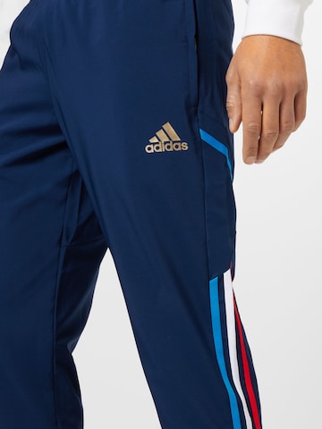 ADIDAS SPORTSWEAR Дънки Tapered Leg Спортен панталон 'Arsenal Presentation' в синьо