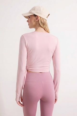 Trendyol - Camiseta en rosa