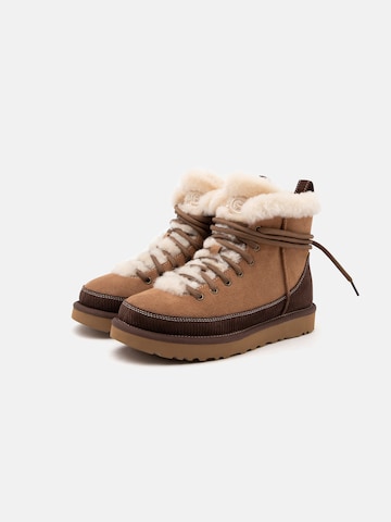 UGG Sněhule 'Classic Heritage' – hnědá