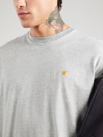 Carhartt WIP Póló 'Chase' - szürke