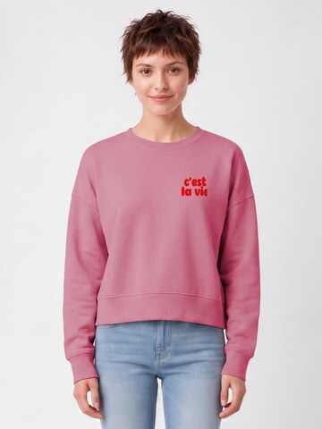 Watapparel Sweatshirt 'Cest La Vie' in Pink: front