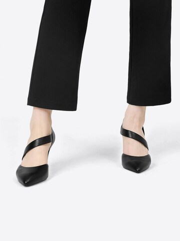Dream Pairs Pumps in Black
