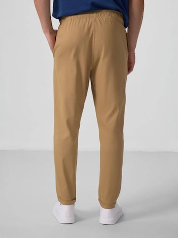 Tommy Life - Regular Calças chino em castanho