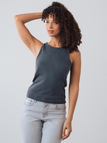 Top di Honest Basics in blu