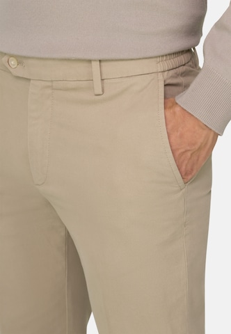 Boggi Milano Slim fit Chino trousers in Beige: front