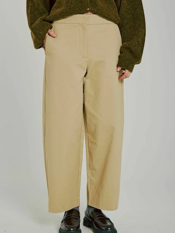 Loosefit Pantalon 'Casandra' NORR en beige : devant