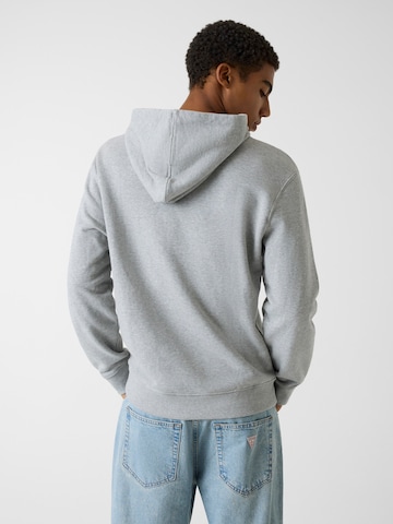 GUESS JEANS Mikina 'BAKER' – šedá