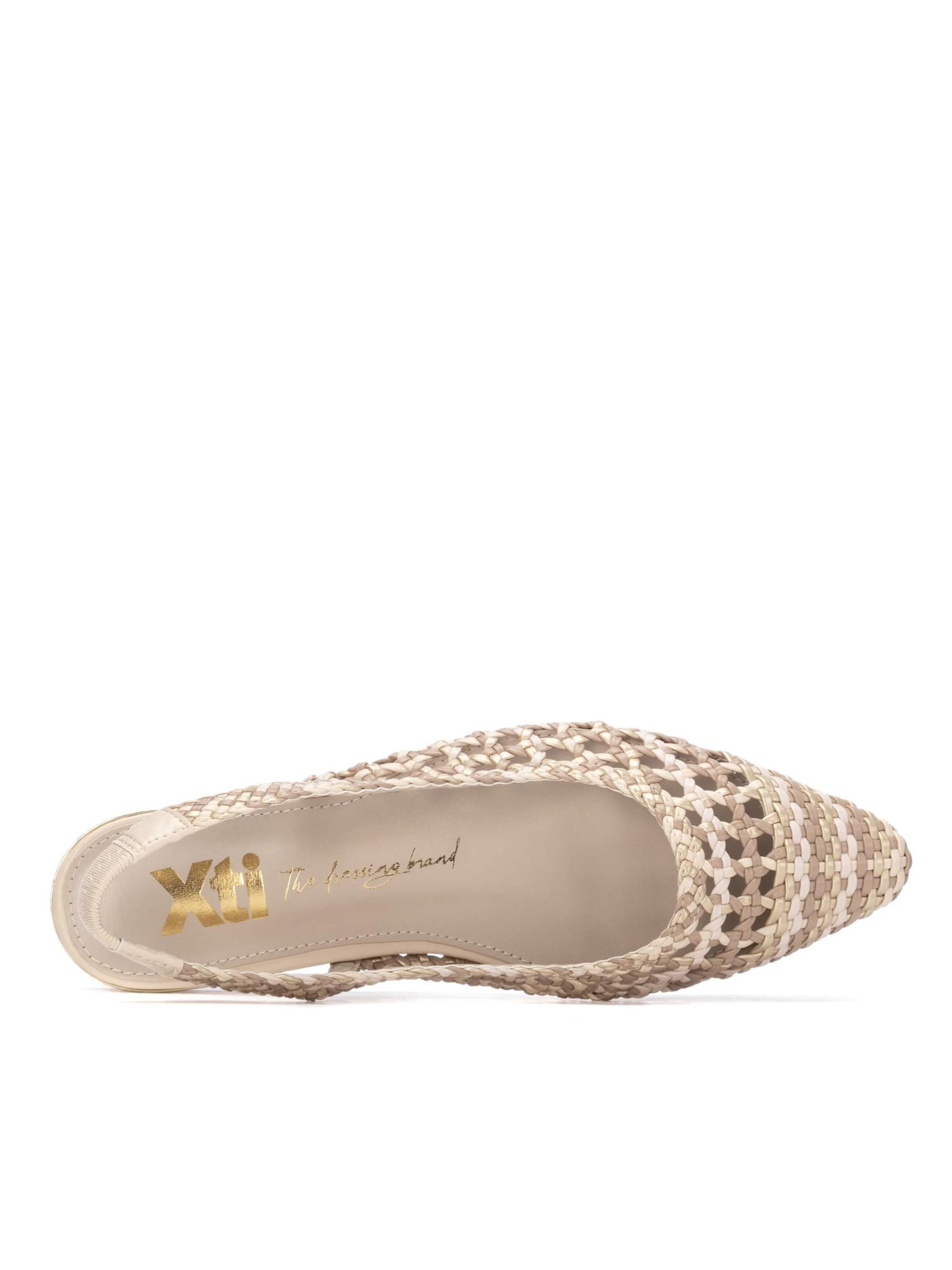Xti Sandals in Beige