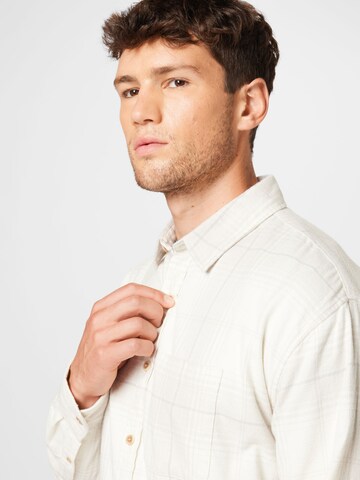 Abercrombie & Fitch - Comfort Fit Camisa em bege