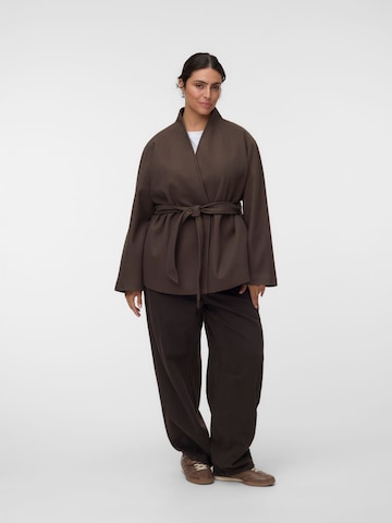 Vero Moda Curve - Abrigo de entretiempo 'VMCBabettenora' en marrón