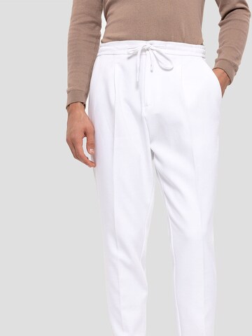 Antioch Regular Pleat-front trousers in White