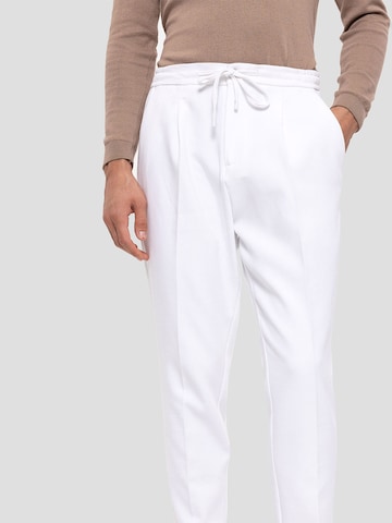 Regular Pantalon à pince Antioch en blanc