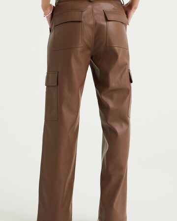 évasé Pantalon cargo WE Fashion en marron