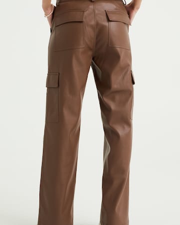 WE Fashion Flared Cargohose in Braun