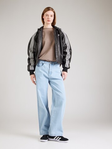 T-shirt 'ESS' ADIDAS ORIGINALS en marron