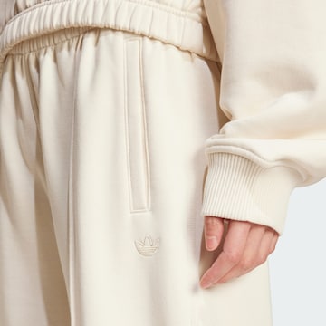balta ADIDAS ORIGINALS Plačios klešnės Kelnės 'Premium Essentials'
