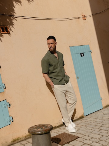 DAN FOX APPAREL Regular fit Риза 'Leonard' в зелено