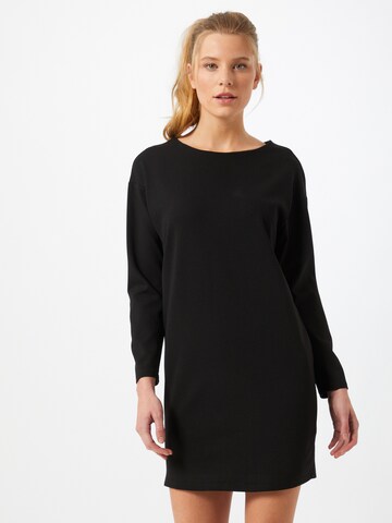 Rochie de la Dorothy Perkins pe negru: față