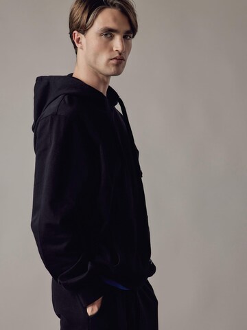 OWN Off With Nature Sweatshirt 'Felpa Felpata con Cappuccio' in Zwart