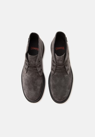 CAMPER Chukka Boots 'Norman' i grå