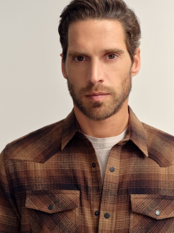 Coupe regular Chemise Next en marron