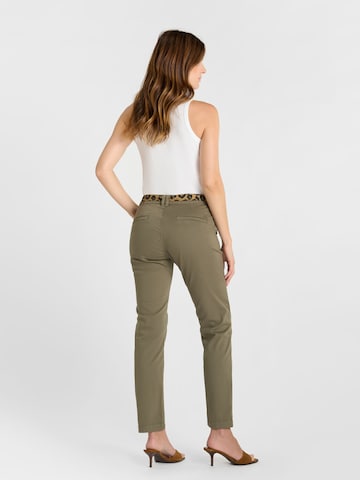 Regular Pantalon chino 'KRISTIN' Le Temps Des Cerises en vert