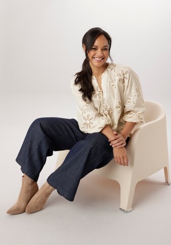 Aniston Blouse in Beige