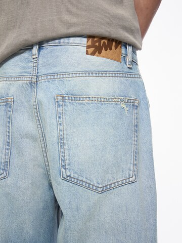 Pull&Bear Ohlapna forma Kavbojke | modra barva