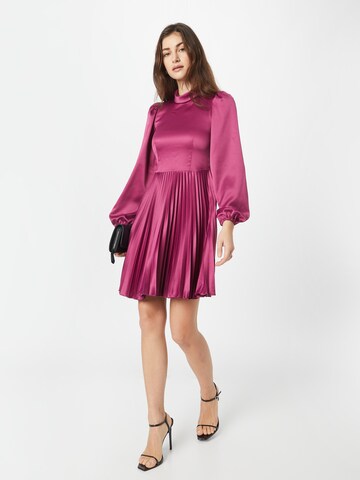 Rochie de la Closet London pe roz