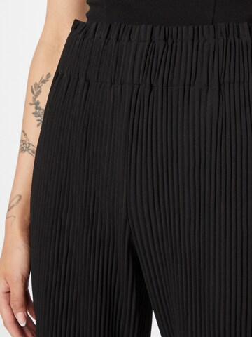 Y.A.S Wide leg Broek 'Alisa' in Zwart