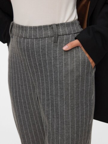 VERO MODA Tapered Hose 'VMMAYA MACY' in Grau