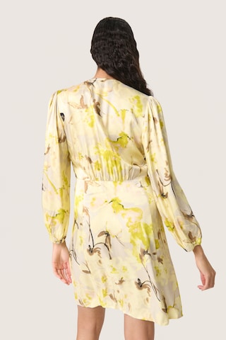 SOAKED IN LUXURY - Vestido 'SLBecca' en amarillo