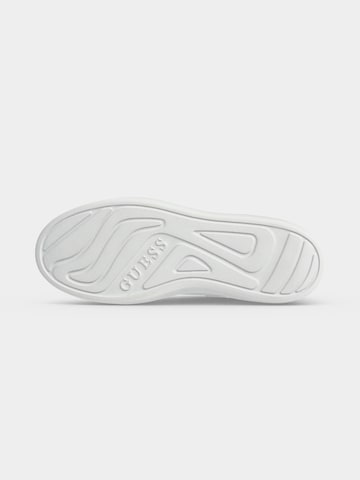 GUESS Sneaker 'Fireup' in Weiß