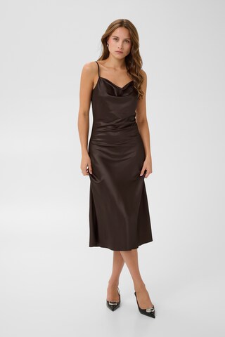 SAINT TROPEZ - Vestido en marrón: frente